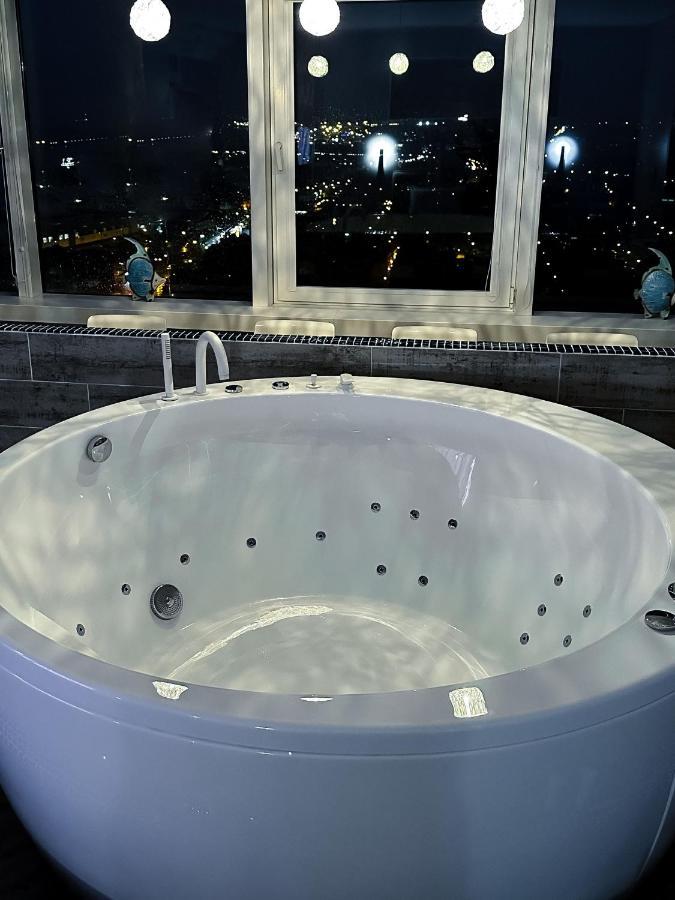 Appartement Sky Flat Jacuzzi 27 Floor à Klaipėda Extérieur photo