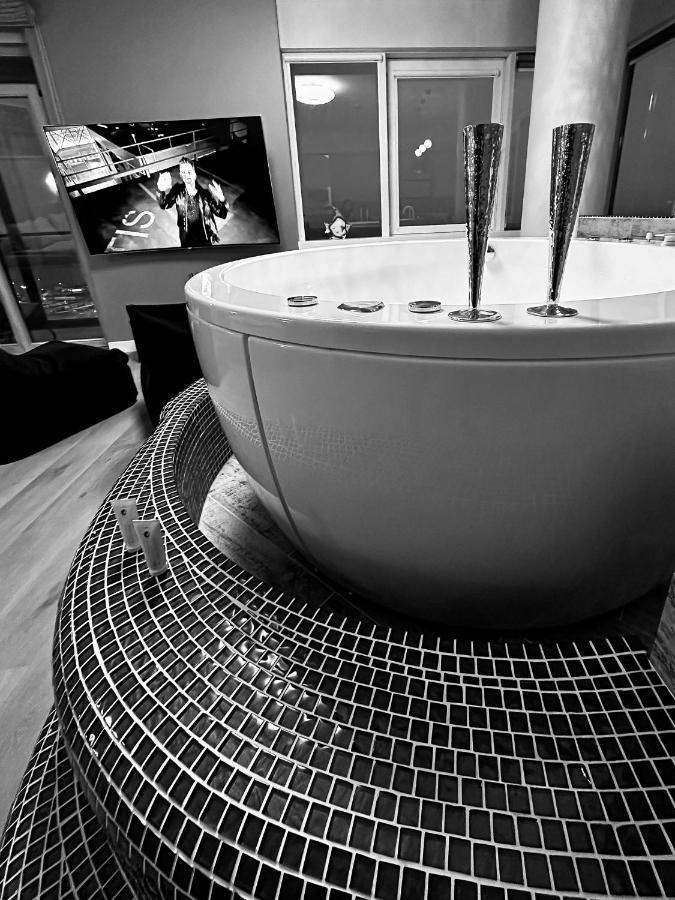 Appartement Sky Flat Jacuzzi 27 Floor à Klaipėda Extérieur photo